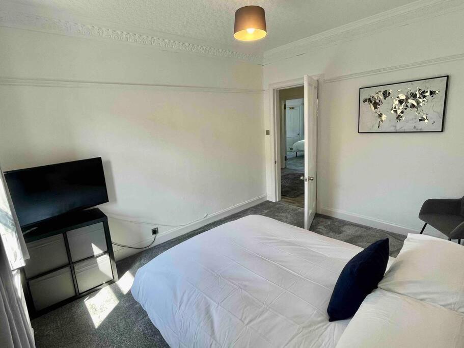 Large 2 Bed Near Glasgow Airport Paisley Exteriör bild